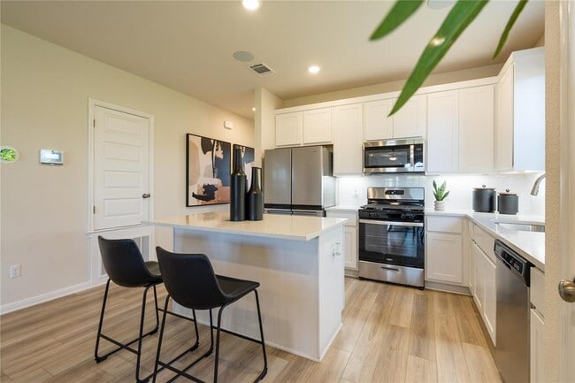 Building Photo - 2428 Ekvall Dr