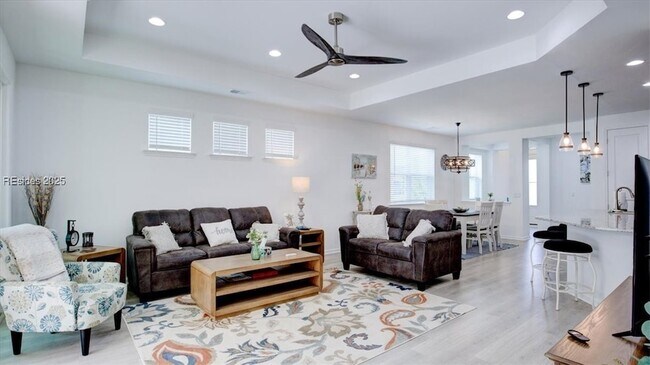 Building Photo - 125 Parrot Ave