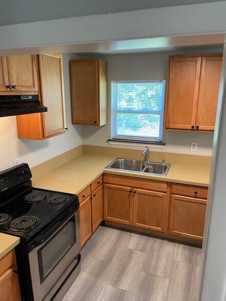 Building Photo - 1569 Plover St
