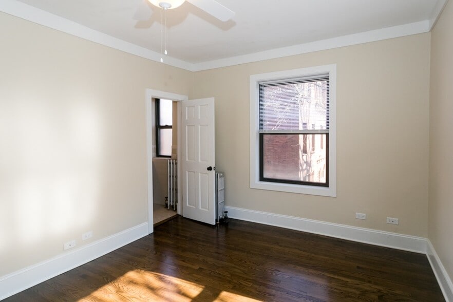 Building Photo - 1360 E 52nd St