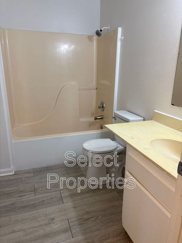 Building Photo - 2102 Clark St