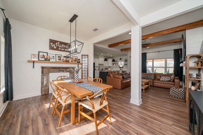 Building Photo - STUNNING modern farmhouse built in 2022 on 1 acre just outside the city limits of Tyler!