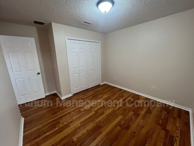 Building Photo - 3037 Bonkirk Dr