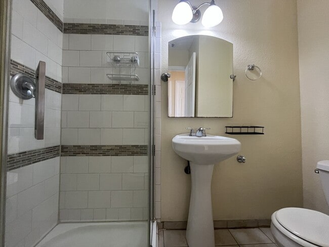 Building Photo - Ready for move in