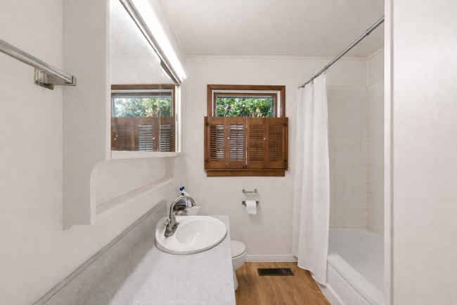 Building Photo - 231 Schilling St