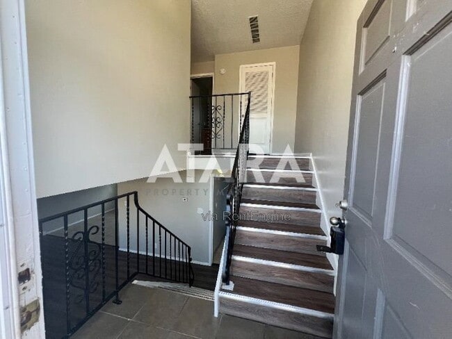 Building Photo - 5875 Highland Dr