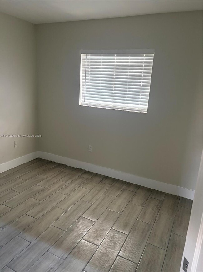 Building Photo - 5460 W 21st Ct