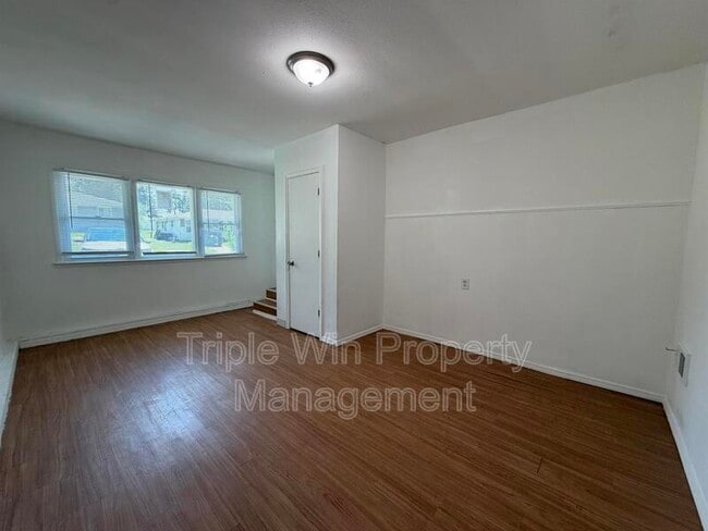 Building Photo - 6801 Knoll Ave