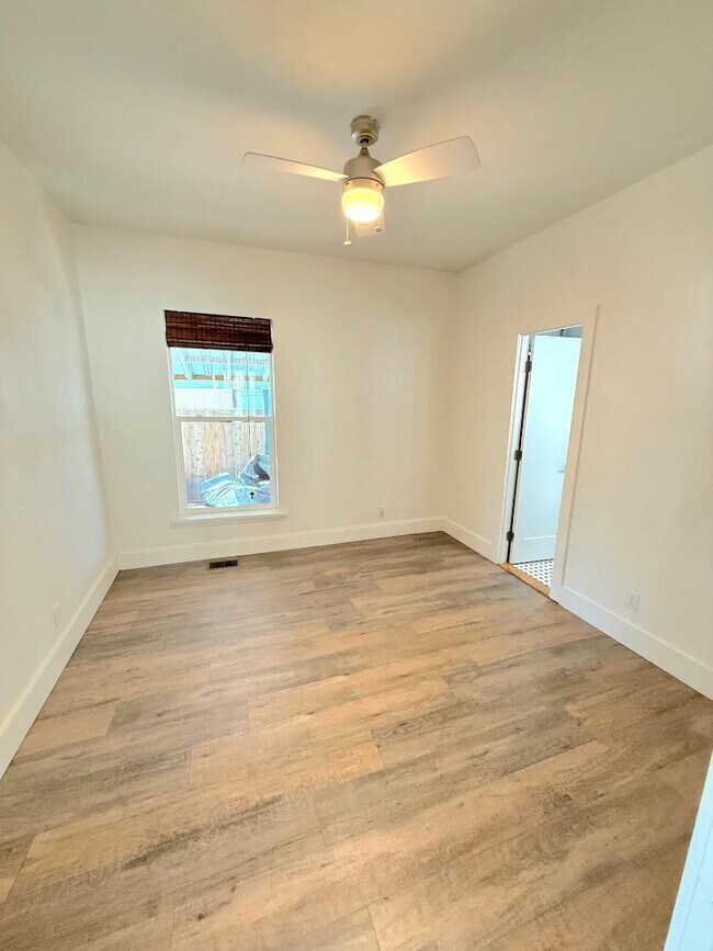 Building Photo - 609 Teller Ave