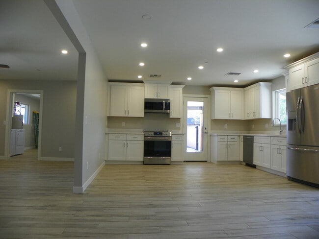 Building Photo - 8337 E Meadowbrook Ave