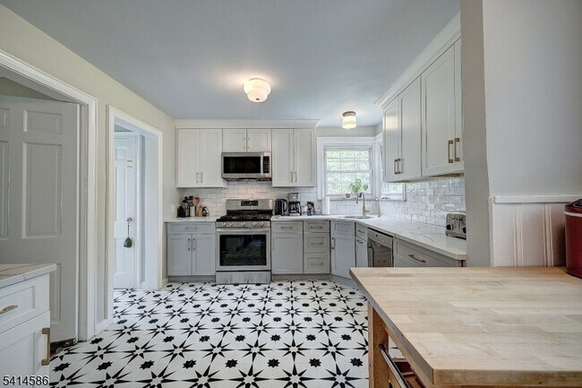 Building Photo - 548 Hartford Ct