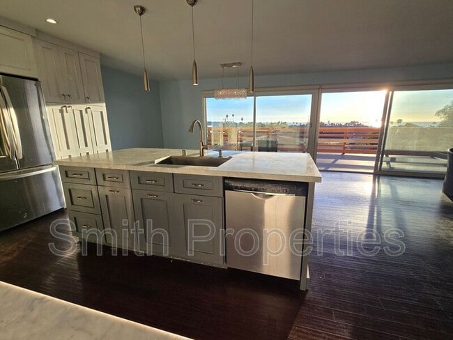 Building Photo - 509 N Helberta Ave