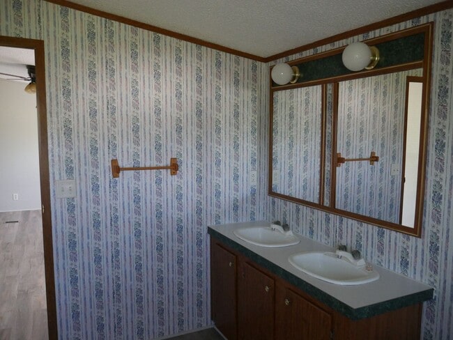 Building Photo - Adorable mobile home in Quitman