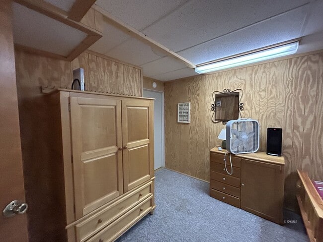 Building Photo - Solar 3 Bd/ 2 Ba. Single-Family Home Rental