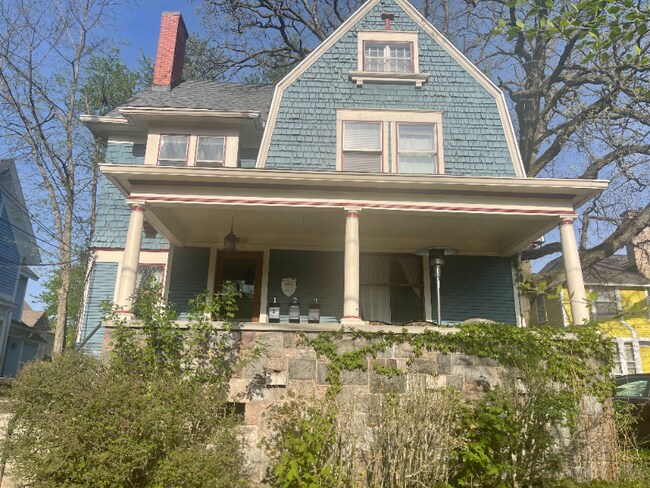 Building Photo - 614 Cherry St SE