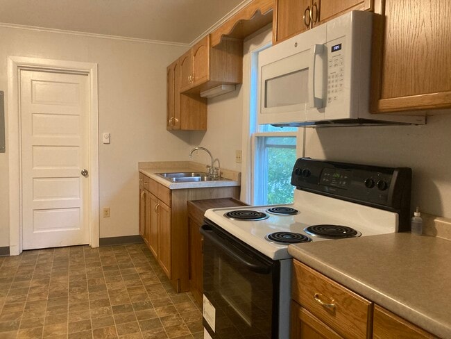 Building Photo - 6028 Penn St