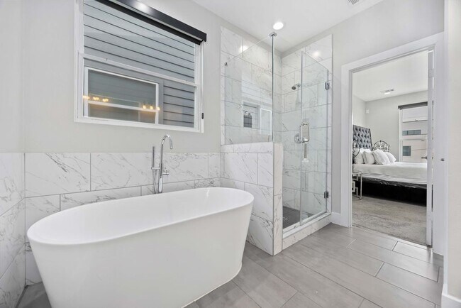 Building Photo - 705 Gregg St