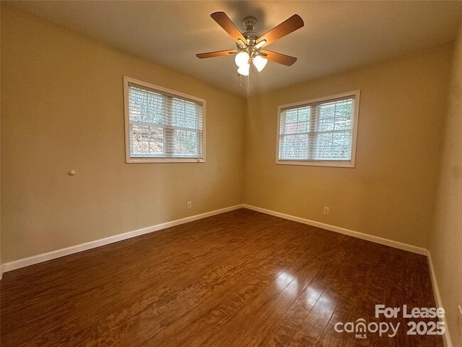 Building Photo - 236 Lakeview Dr