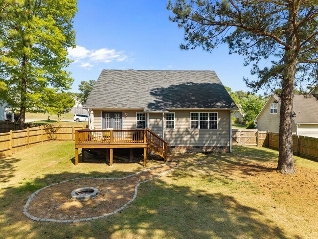 Building Photo - Fully Furnished Month to Month/Short Term Rental!