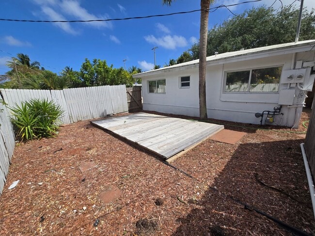 Building Photo - Updated East Delray Duplex | No HOA + Private Yard