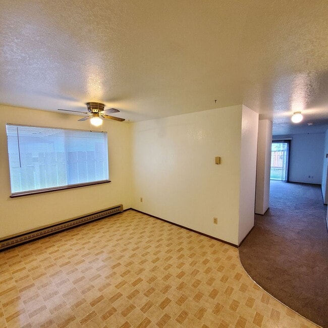 Building Photo - Madrona Way Duplex