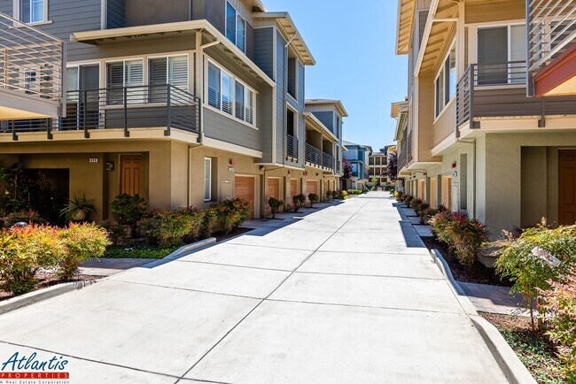 Building Photo - Japantown Townhouse | Stainless Steel Appliances | Central A/C