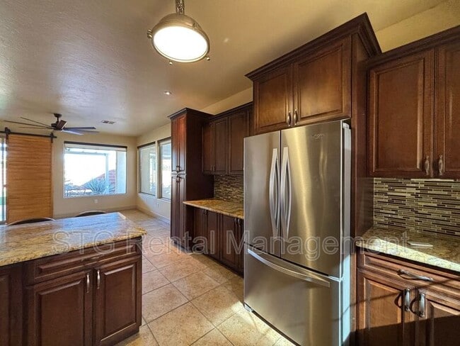 Building Photo - 530 S Coral Cv