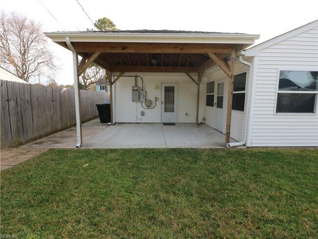 Building Photo - 615 Minute Men Rd