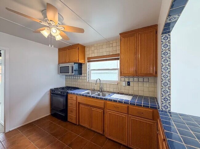 Building Photo - 4027 Ocean Dr