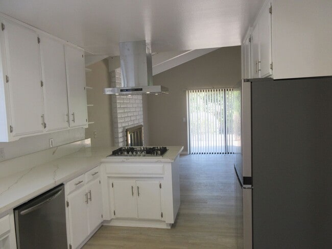 Building Photo - Three bedroom, two bath home located on a quiet cul-de-sac in desirable Bay View Heights