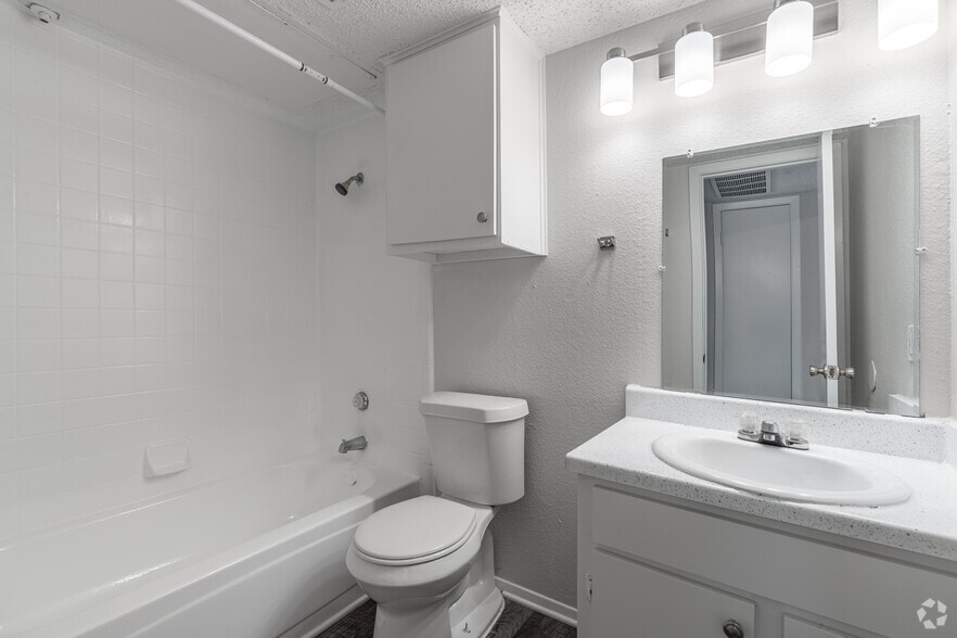 1BR, 1BA - 561SF - Bathroom - The Anderson