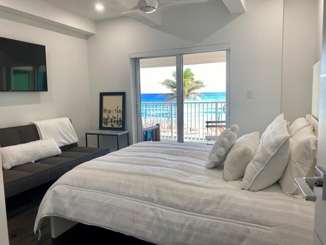 Building Photo - 3520 S Ocean Blvd