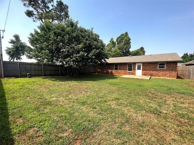 Building Photo - 1024 S Highland Dr