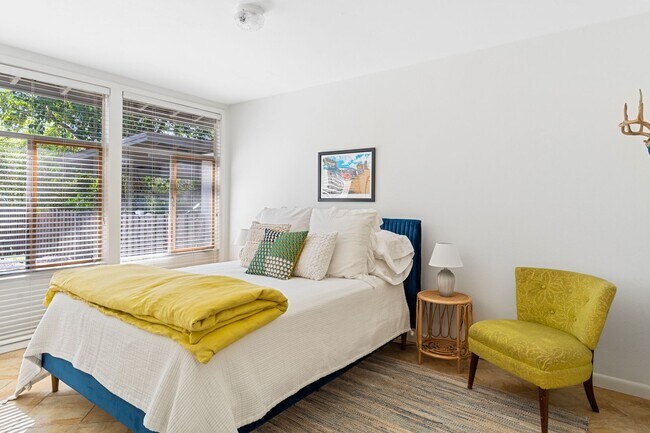 Building Photo - Centrally Located - Minutes from Dell Children's Hospital