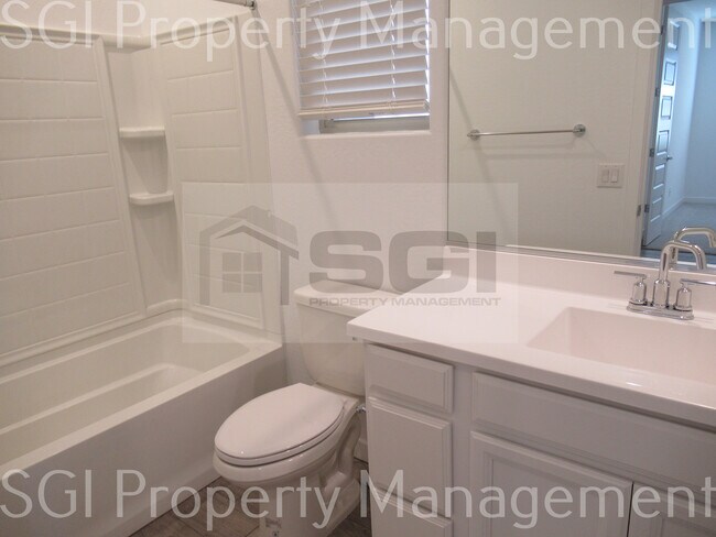 Building Photo - 1622 W la Mirada Dr