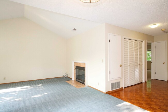 Building Photo - Beautiful 2 bedroom 2 bathroom Condo in Sa...