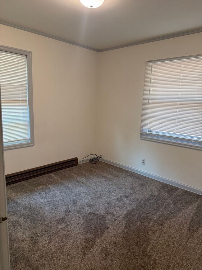 Building Photo - 12506 SE Lincoln Ct