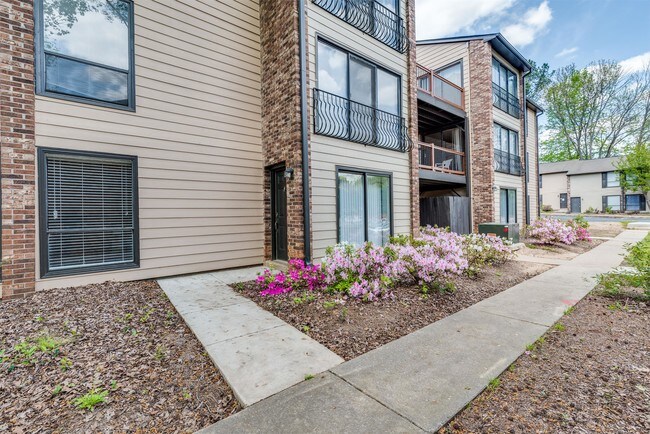 Building Photo - 3234 Kenelworth Dr
