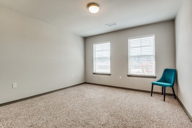 Building Photo - 8706 Tudor Pl