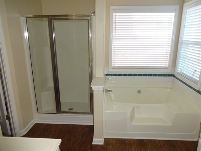 Building Photo - 2880 Camelot Woods Dr