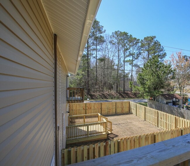 Building Photo - Updated Townhome w/GARAGE in BRANCHWOOD!