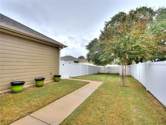 Building Photo - 1005 Big Spring Dr