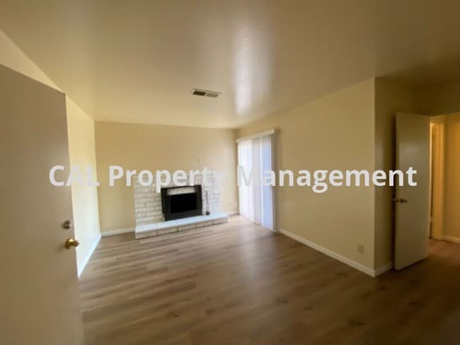Building Photo - 1608 Ukiah Way