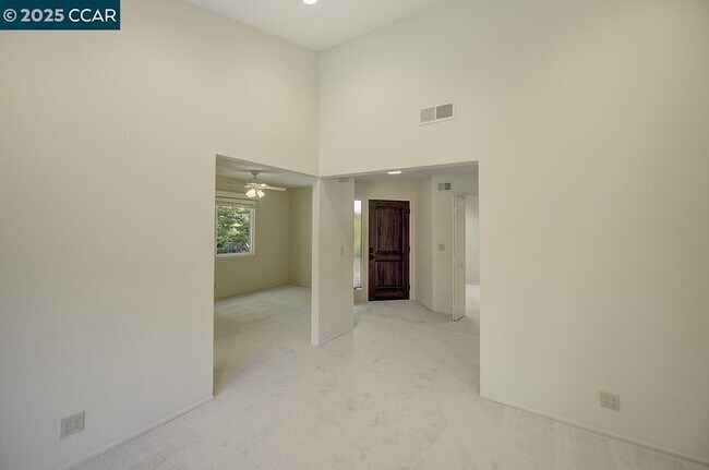 Building Photo - 3377 Rossmoor Pkwy