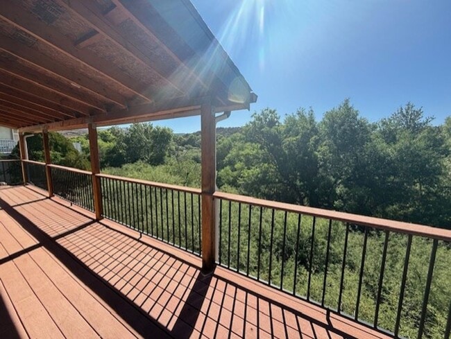 Building Photo - 2 Bed 2 Bath in the wonderful Community of...