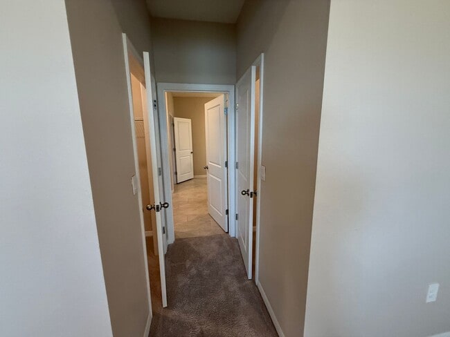 Building Photo - 3 Bedroom 2.5 Bath Single Family Home Promenade Estates