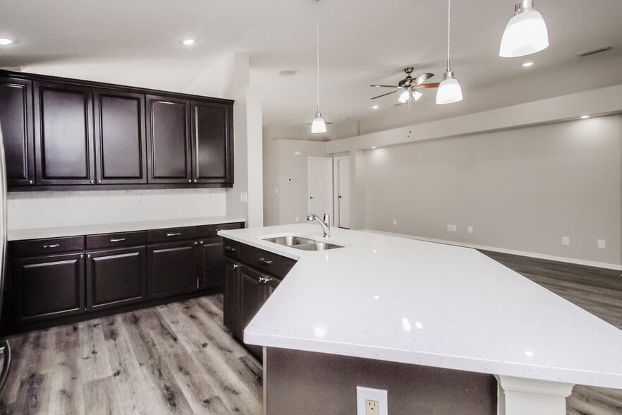 Building Photo - 1104 Barclay Wood Dr