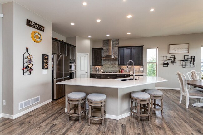 Building Photo - Spacious 4-Bedroom Home in Prestigious For...