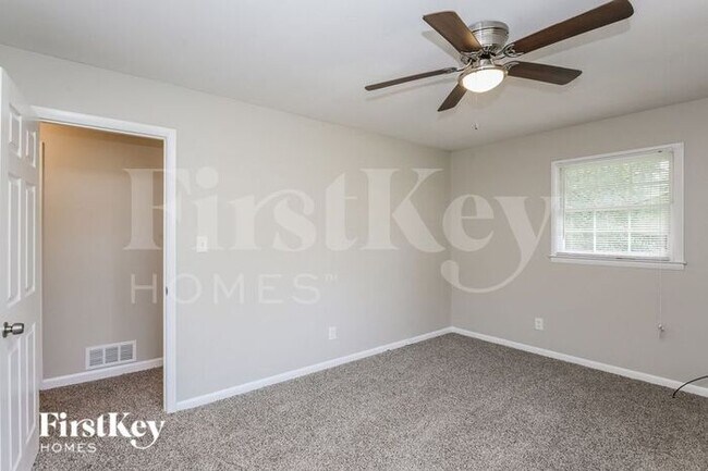 Building Photo - 149 Parker Dr SW