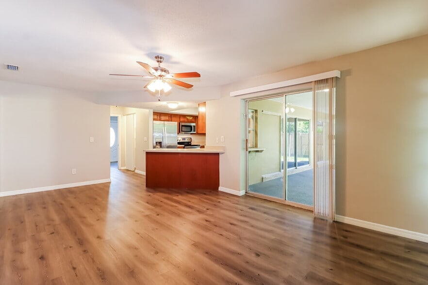 Building Photo - 2859 60th Ave S